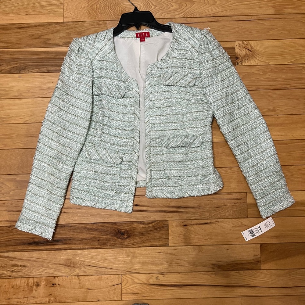 Elle Cream Blazer with Classic Silhouette